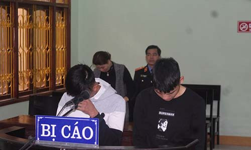 Bị cáo Lưu Đức Nam và Nguyễn Văn Đăng. Ảnh: Phan Lê