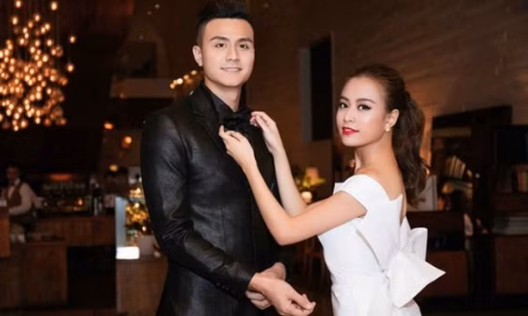 Vĩnh Thụy và Hoàng Thuỳ Linh không ngại tình tứ trước giới truyền thông nhưng lại chưa một lần khẳng định chuyện tình cảm.