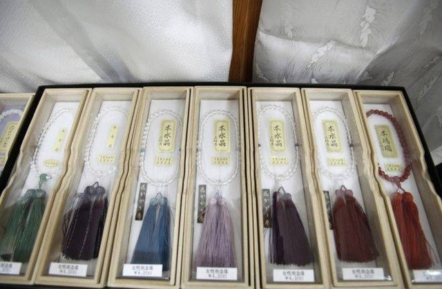 Khách sạn này sẽ là nơi đặt linh cữu tạm thời trước khi thi thể được đưa đi hỏa táng. Thân nhân của người đã khuất có thể đặt mua nhiều vật dụng an táng khác nhau ngay tại đây.