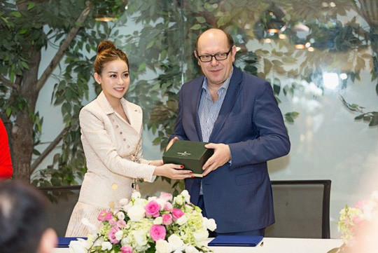 Minh Tu gap rac roi lon tai cuoc thi Hoa hau Sieu quoc gia-Hinh-2