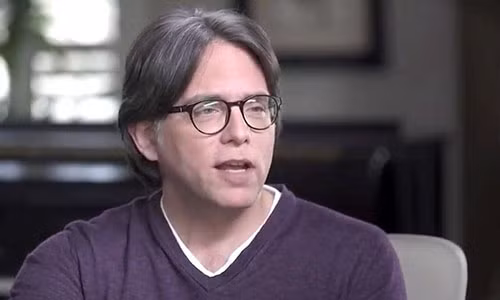 Chân dùng giáo chủ Raniere.