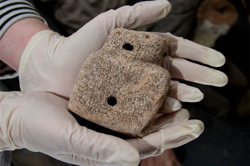 Vào năm 1850, một bức tượng đá bí ẩn đã được phát hiện ở vùng Skara Brae thuộc đảo Orkney, Scotland.