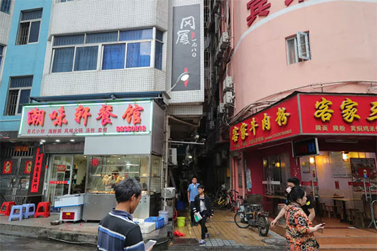 Mật độ dày đặc của các tòa nhà trong làng đô thị tại Thâm Quyến đã không còn chỗ cho cây xanh.