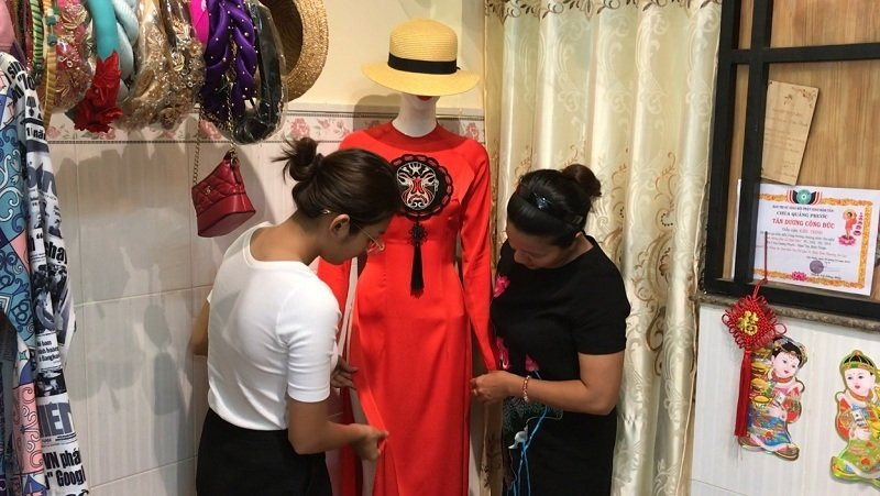 Kiều Trinh tiết lộ trang phục đi sự kiện của hai mẹ con đều do một tay chị đảm nhiệm.