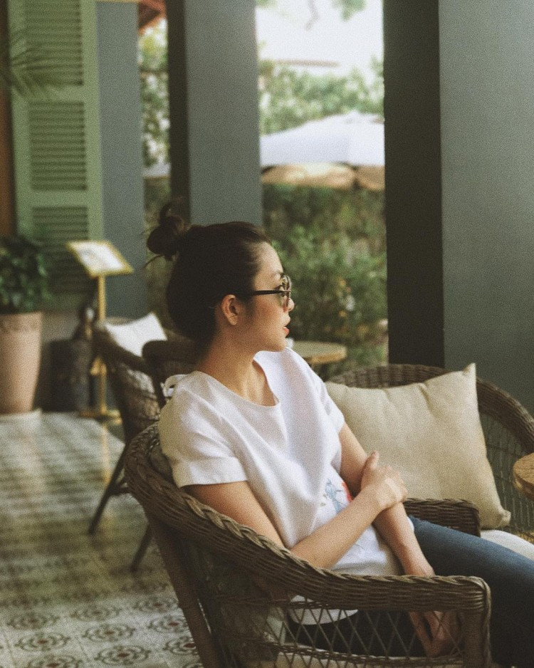 Tăng Thanh Hà có mối quan hệ khá thân thiết với nhà chồng. Nữ diễn viên cũng thường xuyên chia sẻ khoảng khắc thân thiết với gia đình chồng.