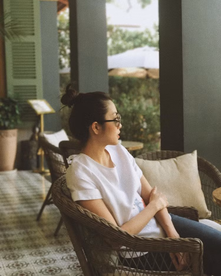 Tăng Thanh Hà có mối quan hệ khá thân thiết với nhà chồng. Nữ diễn viên cũng thường xuyên chia sẻ khoảng khắc thân thiết với gia đình chồng.