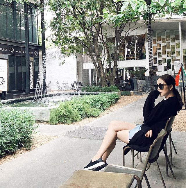 Tăng Thanh Hà cũng từng chia sẻ những món quà Louis Nguyễn tặng cho Hà Tăng trong những dịp lễ kỷ niệm cũng vô cùng giản dị và thiết thực. Có khi anh tặng vợ 1 bộ đồ nấu bếp trong sinh nhật lần thứ 31 vì hiểu được đam mê nấu nướng của cô, khi lại tặng cô 1 chiếc ghế tựa văn phòng hay 1 bó hoa hồng lãng mạn.