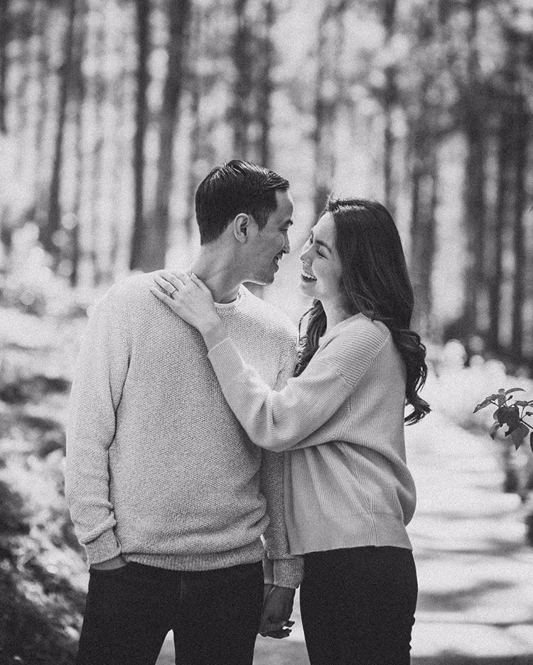 Ông xã của ngọc nữ của làng điện ảnh Việt đã chia sẻ lời chúc đến vợ của mình. Louis Nguyễn viết rằng “Happy birthday to my better half” (Tạm dịch: “Chúc mừng sinh nhật một nửa hoàn hảo của tôi”).