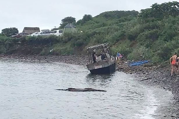 Tàu cá Triều Tiên có thể đã trôi dạt vào bờ biển Nga vì bão lớn.
