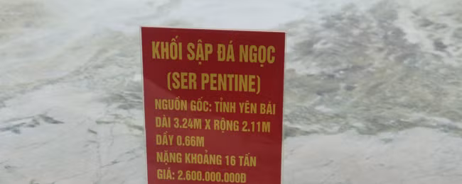 Để hoàn thiện tác phẩm, gần 10 thợ thủ công có nhiều năm kinh nghiệm phải lao động miệt mài trong khoảng nửa năm.