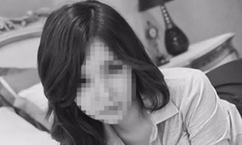 Trao thân cho sếp để lấy tiền trả nợ. (Hình minh họa)