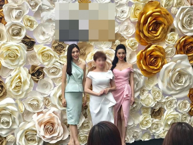 Hình ảnh đười thường của Phương Nga và Á hậu 2 Thúy An được cư dân mạng chụp lại.