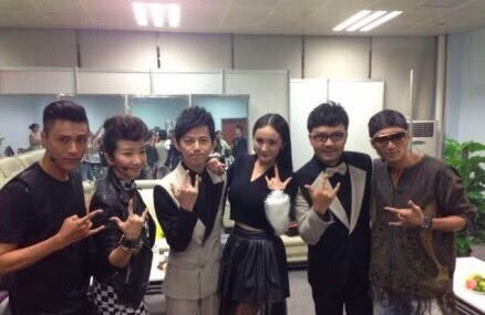 Duong Mich ngoi tren dui Ta Dinh Phong gay nao loan dan mang