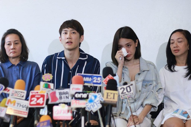 Captain Chonlathorn trong buổi hợp báo chia sẻ về việc có con cùng bạn gái cũ.