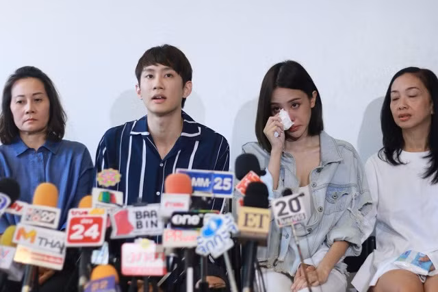 Captain Chonlathorn trong buổi hợp báo chia sẻ về việc có con cùng bạn gái cũ.