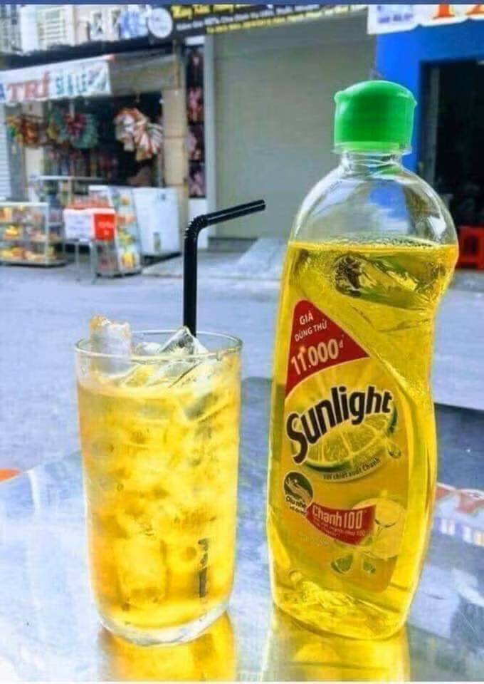 Khi nhà bạn còn mỗi chai này trong bếp.