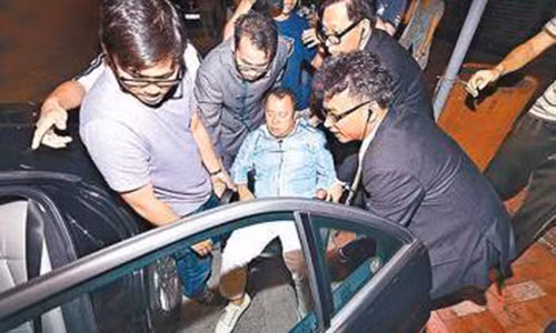 Ban gai bi mat tren xe cua Tang Chi Vy khi gay tai nan