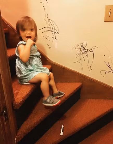 Bất cứ nơi nào cũng có thể trở thành chỗ sáng tạo nghệ thuật của con bạn.