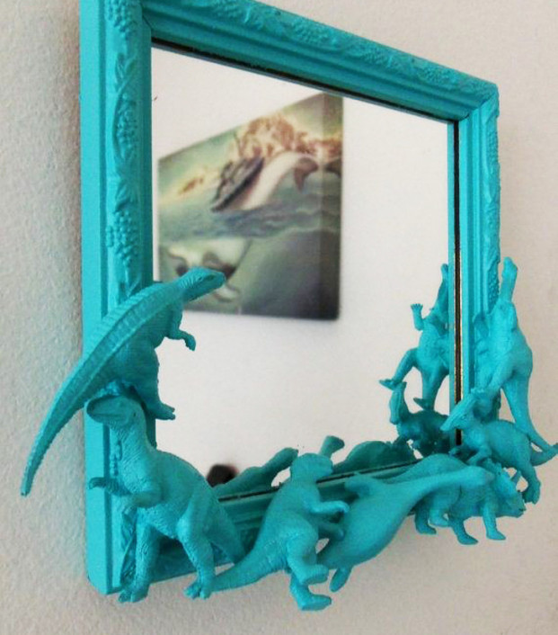 Khi con bạn không thích chỗ đồ chơi khủng long nhưng bạn lại không muốn vứt chúng đi.