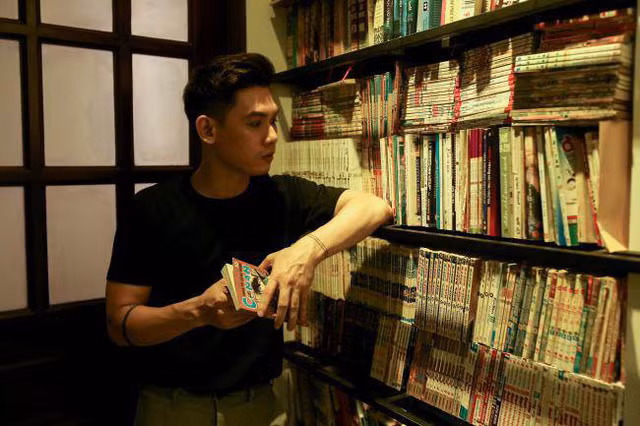 Đại Nhân còn có thư viện nhỏ, trong đó chứa rất nhiều truyện tranh - sở thích theo anh từ khi còn là một cậu bé.