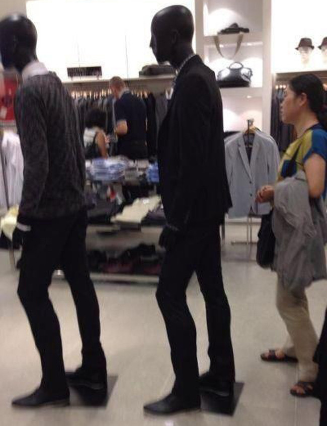 Sao mấy ông này xếp hàng mãi không di chuyển vậy?