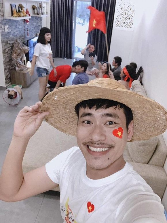 Sau công khai chuyện tình cảm, Cát Phượng và Kiều Minh Tuấn nhận được không ít lời chúc mừng từ người hâm mộ. Cặp đôi luôn đồng hành trong cuộc sống cũng như trong công việc.