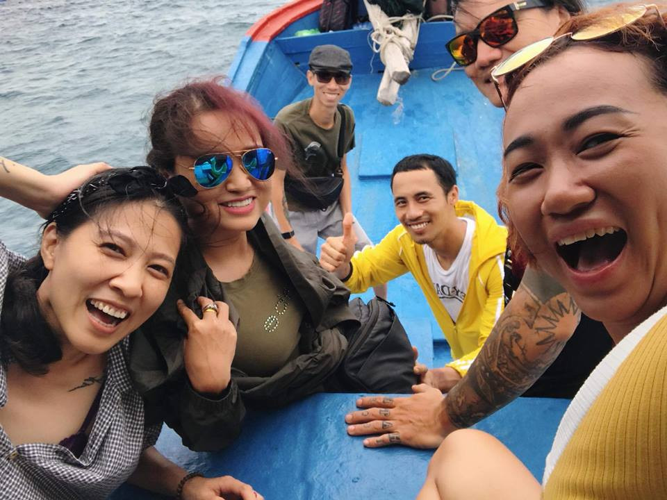 Pham Anh Khoa vui ve ben vo sau 4 thang hau scandal ga tinh-Hinh-2