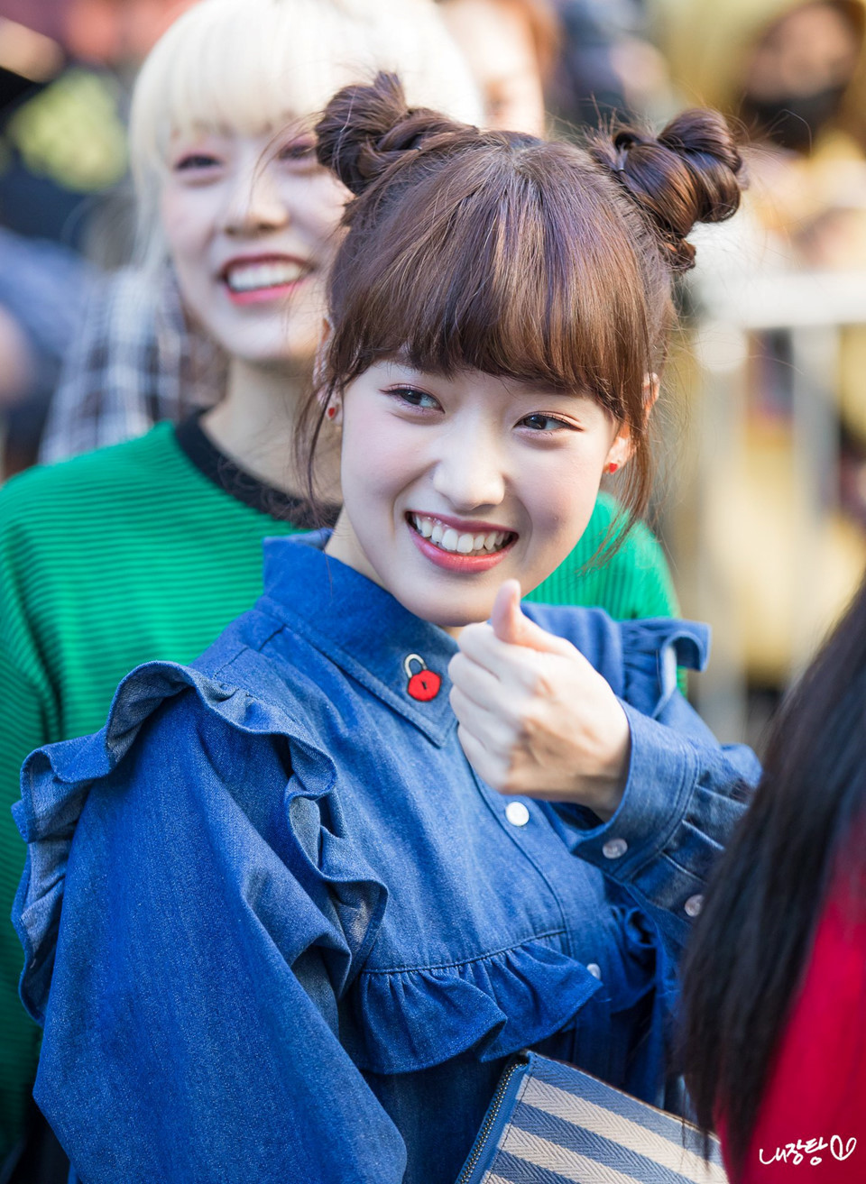 Sei, thành viên nhóm nhạc tân binh Weki Meki, gây bất ngờ cho nhiều người khi sở hữu vẻ ngoài xinh xắn và nụ cười sáng chói trong tấm ảnh chưa qua chỉnh sửa. Trước đó, nữ thần tượng nhỏ tuổi từng bị liệt vào danh sách kém sắc khi tham gia chương trình Produce 101 mùa 1.