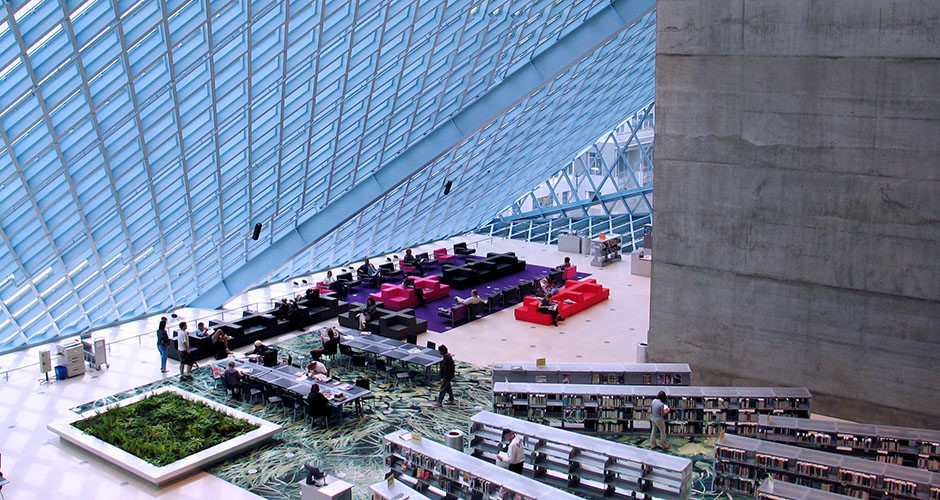 Nơi đây cũng là địa điểm lý tưởng để tổ chức nhiều triển lãm nghệ thuật, triển lãm sách và các sự kiện văn hóa khác. Thư viện Trung tâm Seattle có kiểu dáng đẹp, hiện đại, tinh tế. Chính vì kiến trúc độc đáo này mà thư viện thu hút hàng triệu lượt khách du lịch mỗi năm. Ảnh: Architizer.com.