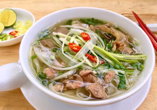 Món phở được nhiều khách nước ngoài yêu thích. Món phở được nhiều khách nước ngoài yêu thích.