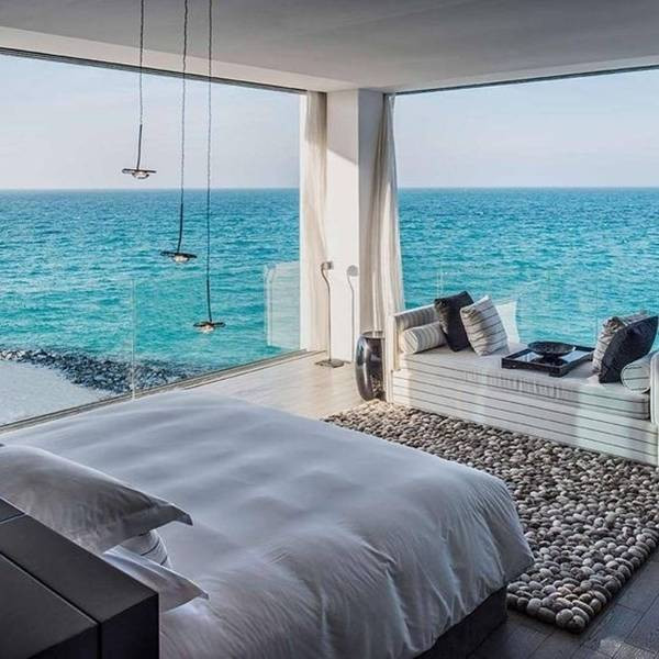 Nếu cần có không gian riêng, bạn cần trang bị cho căn phòng những chiếc rèm lớn.