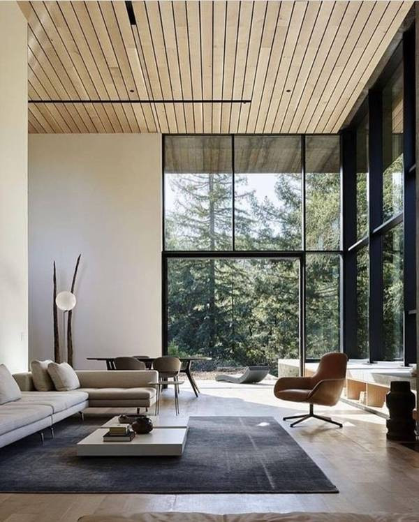 Có cửa sổ kính lớn, căn phòng nhà bạn lúc nào cũng khô ráo, sáng sủa.