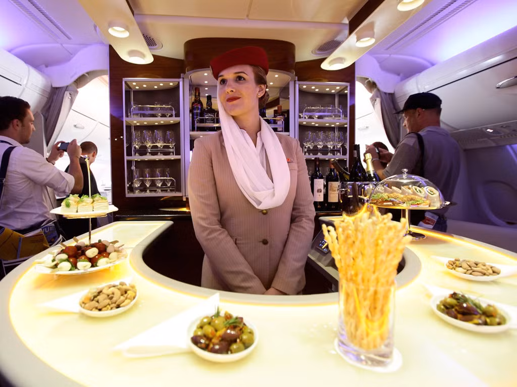 Tiep vien hang khong, nguoi mau, nha thiet ke noi gi ve nghe cua ho?