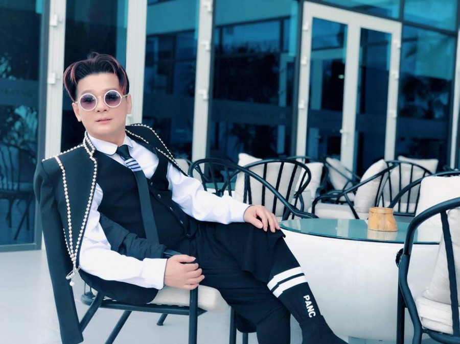 Ca si Vu Ha gap tai nan bat ngo ngay tren san khau-Hinh-2