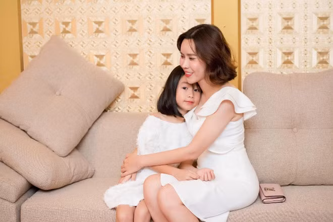 Thứ tha là bí quyết “giữ lửa” hạnh phúc của Lưu Hương Giang.