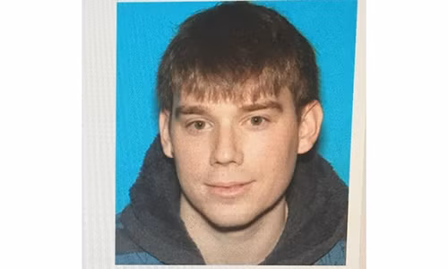 Chân dung tay súng khỏa thân xông vào nhà hàng bắn chết 4 người.