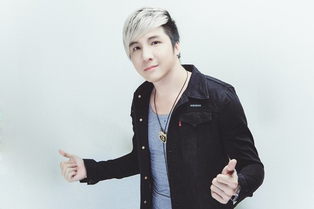 Lâm Chấn Khang tuy gắn liền với danh ca sĩ hội chợ nhưng lượt xem MV của anh luôn rất cao.