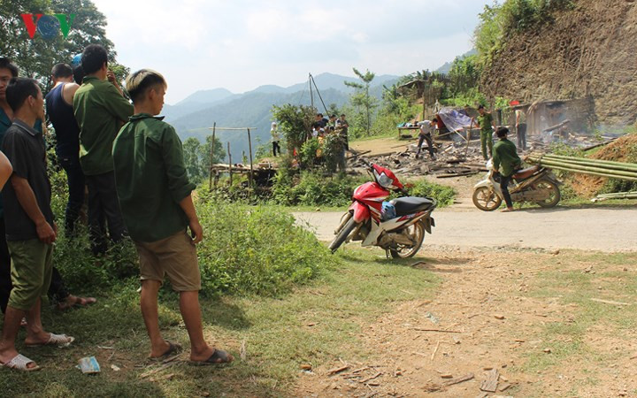 Người dân bàng hoàng trước vụ thảm sát khiến 4 người thiệt mạng.