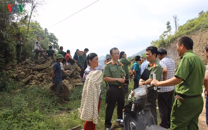 Xác định đây là vụ án đặc biệt nghiêm trọng, Ban Giám đốc Công an tỉnh đã chỉ đạo các đơn vị nghiệp vụ huy động tối đa lực lượng điều tra vụ việc và đã bắt được hung thủ sau hơn 2 giờ truy tìm.