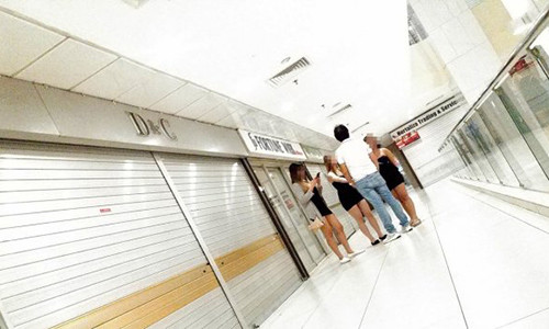 Không khó để tìm thấy gái mại dâm tại các khu thương mại sầm uất ở Singapore.