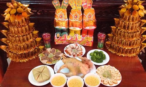 Lễ vật cúng Tết ông Táo nhất định phải có ba chiếc: hai mũ đàn ông và một mũ đàn bà.