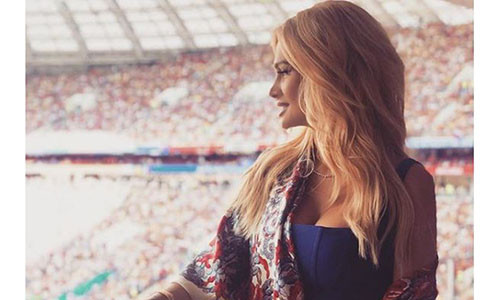 Giọt nước mắt hạnh phúc đã rơi khi Nga vượt qua được vòng đá luân lưu. Victoria bật khóc xúc động. Cô đã có nhiều hoạt động quảng bá cho World Cup trước và trong khi sự kiện diễn ra.