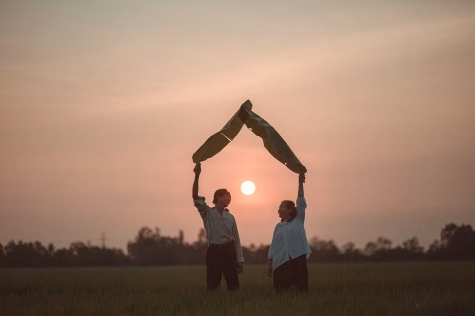 Hiện bộ ảnh vẫn tiếp tục được chia sẻ rộng rãi trên mạng xã hội.