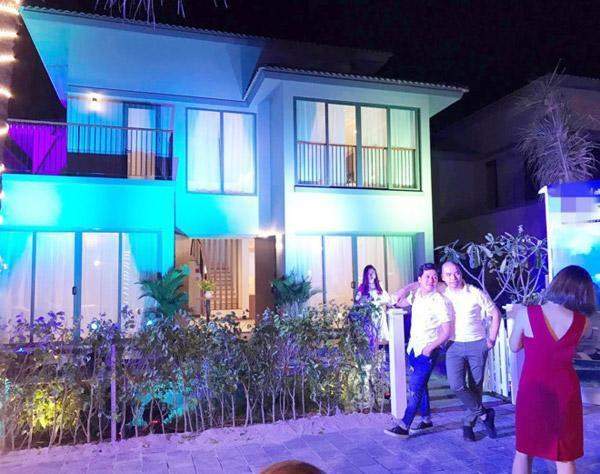 Đặc biệt, không phải là một căn hộ trong KDT như nhà Trấn Thành, Trường Giang mạnh tay chi 15 tỷ xây dựng tổ ấm riêng tại Phú Quốc, nơi đắt đỏ và đáng sống bậc nhất phía Nam.