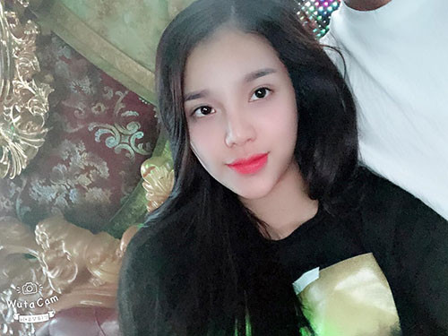 Tiến Dũng và Khánh Linh đã công khai chuyện tình cảm đúng vào ngày sinh nhật của đội trưởng CLB Viettel. Khi đó, các đồng đội ghen tị với ngôi sao này bởi Khánh Linh không chỉ xinh đẹp mà còn rất giỏi.