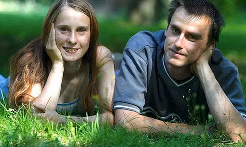 Dau don moi tinh toi loi cua 2 anh em ruot