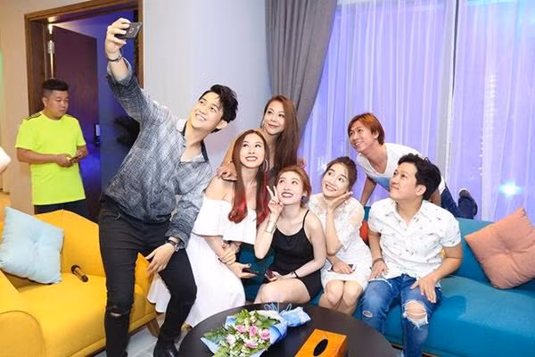 Tổ ấm hạnh phúc của Trường Giang - Nhã Phương được nhiều bạn bè ghé thăm hồi tháng 5.