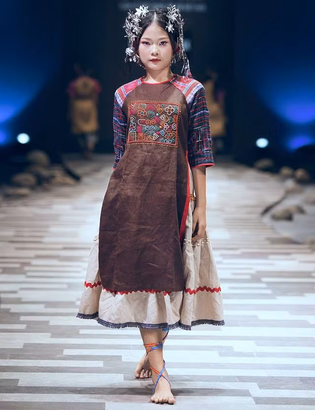 Tham gia hoạt nghề mẫu nhí từ năm 4 tuổi, đến nay Hà Thiên Trang đã có nhiều năm kinh nghiệm diễn xuất trước ống kính và sàn diễn thời trang. Ngoài công việc làm mẫu ảnh, đóng quảng cáo, cô bé còn từng xuất hiện với vai trò là diễn viên trong một số phim ngắn, MV ca nhạc của nhiều ca sĩ Việt.