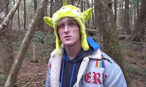 Logan Paul trong video "tự tử" trong rừng của chính mình (đã bị xóa trên kênh YouTube).