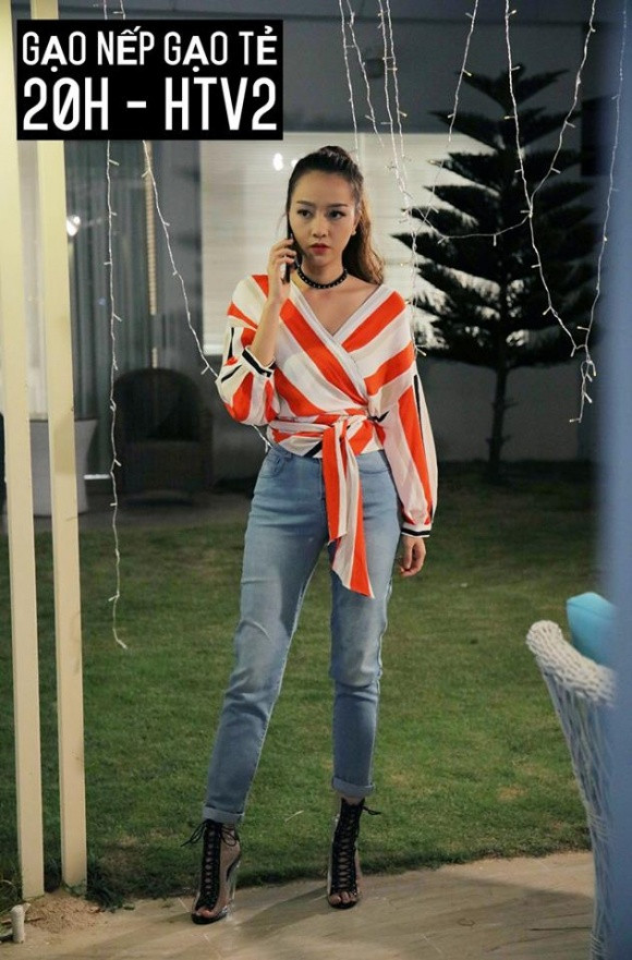 Bộ phim "Gạo nếp gạo tẻ" khai thác về đề tài không hề mới - đó là mối quan hệ xoay quanh một gia đình. Thế nhưng, nó vẫn tạo nên một cơn sốt với những khán giả yêu mến điện ảnh Việt. Trong phim, Băng Di đóng vai Nhi - một cô tiểu thư xinh đẹp, giàu có, quyền lực nhưng luôn bị bố đẻ kiểm soát, không được sống theo ý muốn. Để thoát khỏi sự kìm kẹp, thỏa mãn mong muốn được sống theo ý mình, Nhi đã quyết định cặp kè với Công (Hoàng Anh đóng) dù đã biết anh đã có gia đình và hai con. Cô nàng dùng tiền và nhan sắc để dụ dỗ Công.